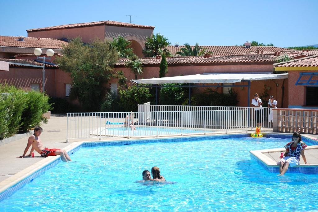 Lagrange Grand Bleu Vacances - Residence Les Jardins De Neptune سان سيبريان المظهر الخارجي الصورة